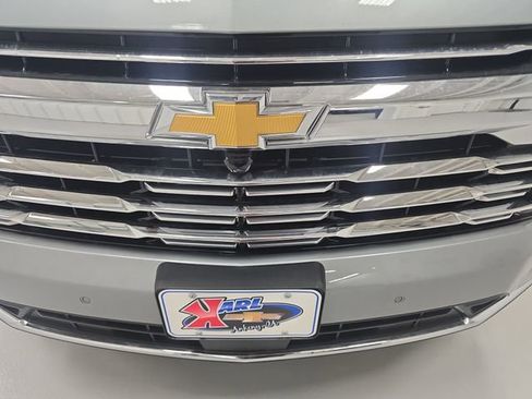 New 2025 Chevrolet Suburban Premier image 35