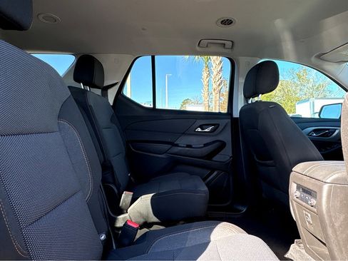Certified 2021 Chevrolet Traverse LT image 11