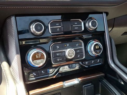 Used 2024 GMC Yukon Denali Ultimate AWD/4WD image 13