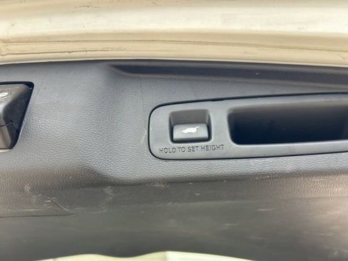 Used 2018 Honda CR-V Touring image 9