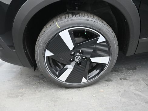 New 2025 Nissan Kicks SR image 2