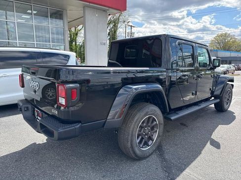 Used 2023 Jeep Gladiator Overland AWD/4WD image 7