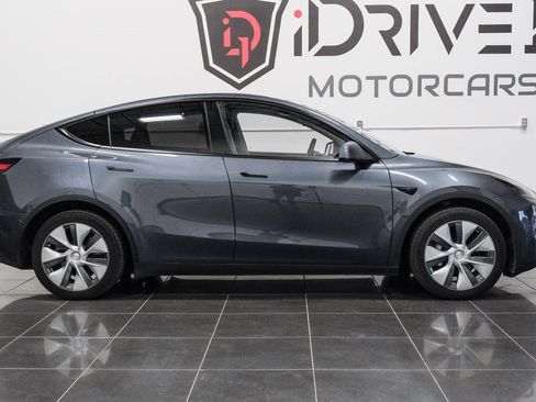 Used 2022 Tesla Model Y Long Range image 11