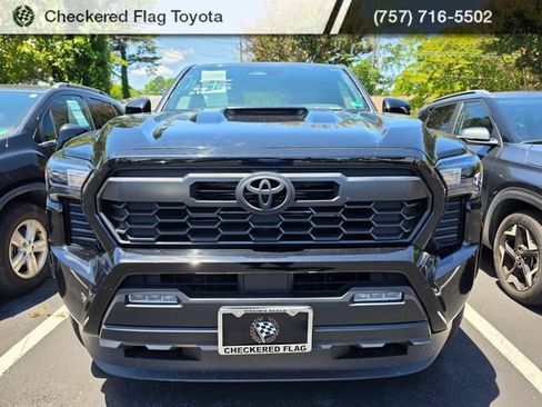 Used 2025 Toyota Tacoma TRD Sport AWD/4WD image 2