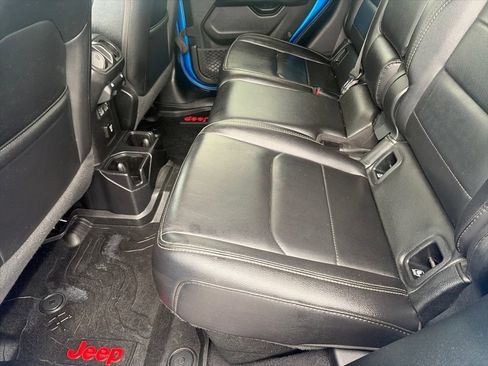 Used 2020 Jeep Gladiator Overland AWD/4WD image 25