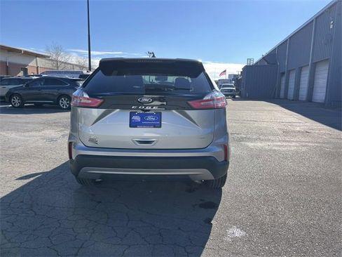 Used 2024 Ford Edge SEL w/ Convenience Package image 4