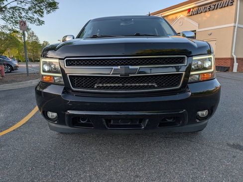Used 2008 Chevrolet Suburban LT image 9