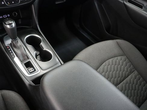 Used 2020 Chevrolet Equinox LT w/ Driver Convenience Package image 17