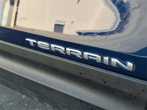 Used 2023 GMC Terrain SLT image 27