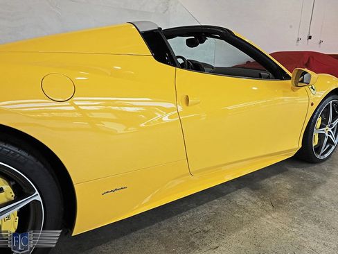 Used 2015 Ferrari 458 Spider RWD image 12