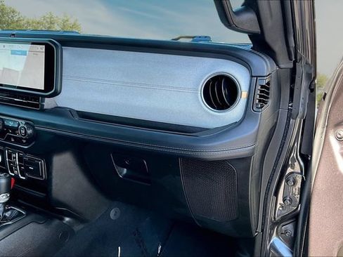 Used 2025 Jeep Wrangler Unlimited Sahara AWD/4WD image 25
