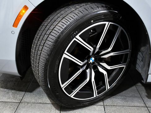 Used 2025 BMW 740i image 7