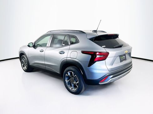 Used 2025 Chevrolet Trax LT FWD image 5
