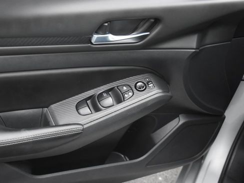 Used 2024 Nissan Altima 2.5 SV image 24