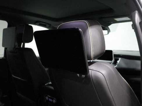 Used 2021 GMC Yukon XL SLT w/ SLT Premium Package image 25