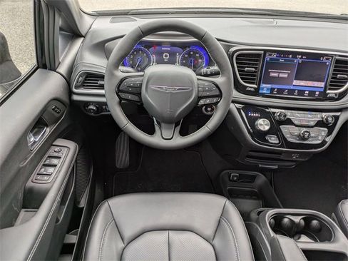 New 2026 Chrysler Pacifica Select w/ S Appearance Package image 16
