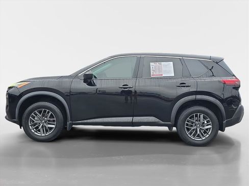 Used 2021 Nissan Rogue S image 2