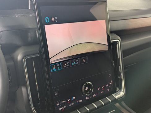 Used 2025 GMC Yukon Denali image 21