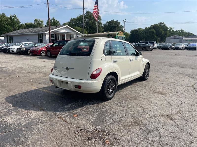 Used 2008 Chrysler PT Cruiser FWD image 4