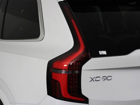 New 2026 Volvo XC90 B6 Plus w/ Protection Package Premier image 15