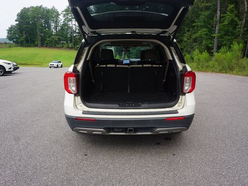 Used 2020 Ford Explorer XLT w/ Equipment Group 202A RWD image 17