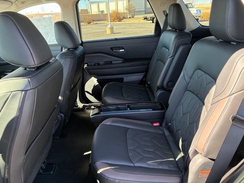 New 2026 Nissan Pathfinder Platinum FWD image 19