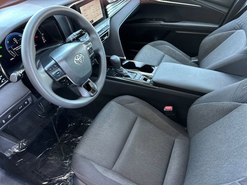 Used 2025 Toyota Camry LE FWD image 9