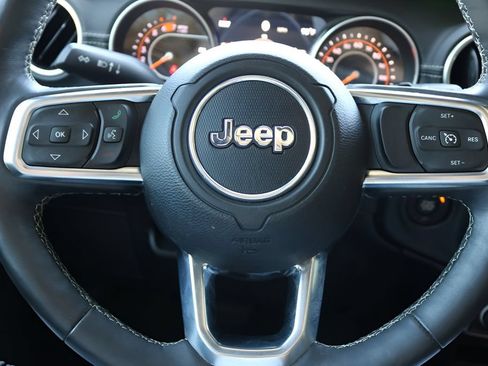Used 2018 Jeep Wrangler Unlimited Sahara w/ Dual Top Group AWD/4WD image 22