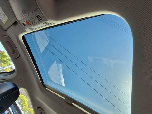 Certified 2023 Volkswagen Jetta SE w/ Panoramic Sunroof Package FWD image 28