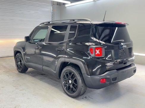 Used 2020 Jeep Renegade Latitude FWD image 8