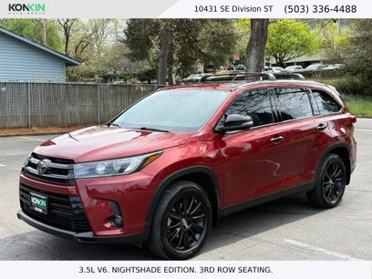 Used 2019 Toyota Highlander SE w/ Nightshade Edition