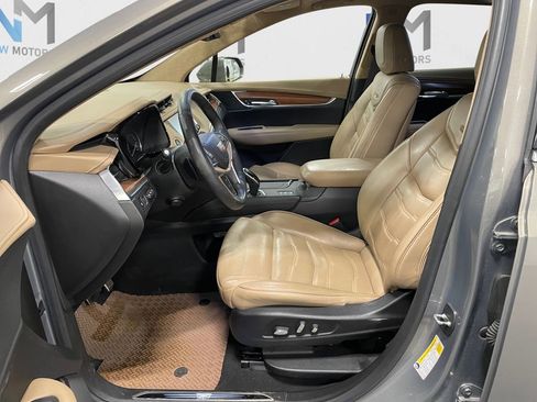 Used 2018 Cadillac XT5 Platinum w/ Driver Assist Package image 9