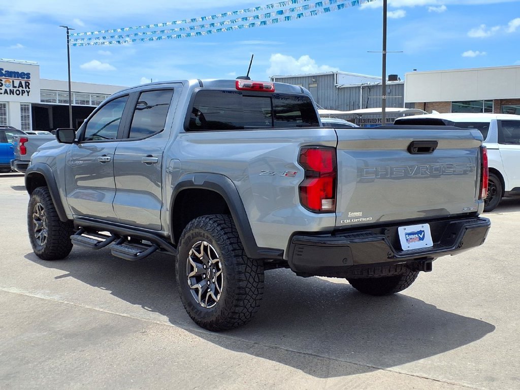 Used 2025 Chevrolet Colorado ZR2 w/ Technology Package AWD/4WD image 6