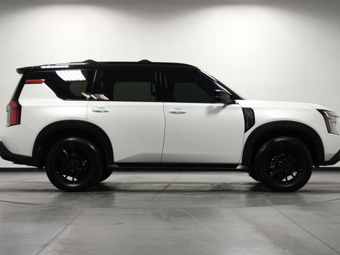 Used 2025 Nissan Armada PRO-4X AWD/4WD image 3