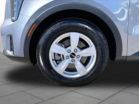 Used 2025 Kia Sorento LX FWD image 14