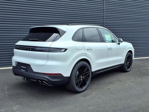 New 2025 Porsche Cayenne E-Hybrid image 28