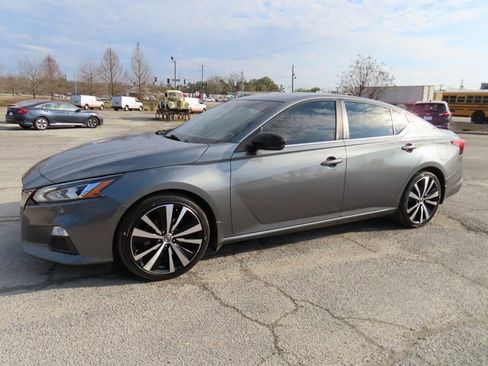 Used 2020 Nissan Altima 2.5 SR w/ Premium Package image 12