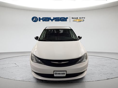 Used 2024 Chrysler Voyager LX FWD image 2