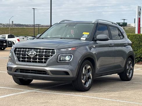 Used 2020 Hyundai Venue SEL w/ Convenience + Premium Package image 4