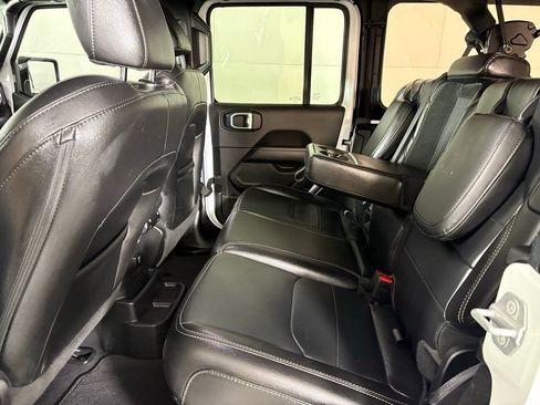 Used 2022 Jeep Wrangler Unlimited Sahara AWD/4WD image 35