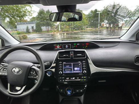 Used 2022 Toyota Prius LE FWD image 20