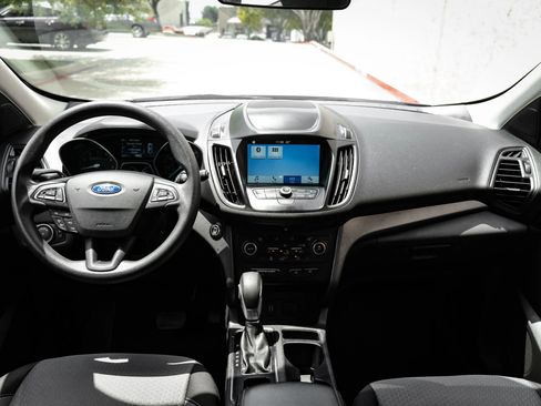 Used 2019 Ford Escape SE image 12