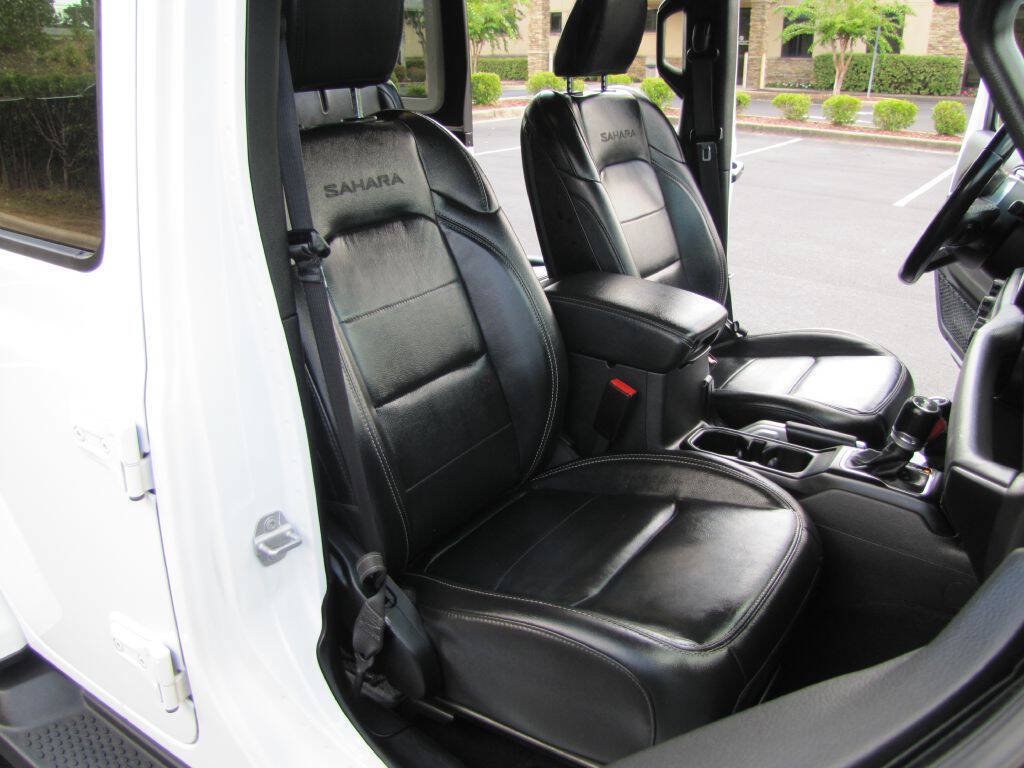 Used 2022 Jeep Wrangler Unlimited Sahara AWD/4WD image 24