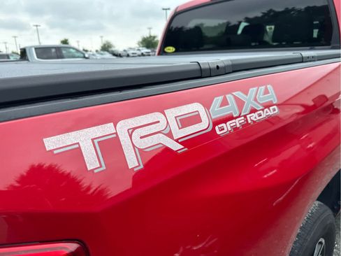 Used 2016 Toyota Tundra Limited w/ Limited Premium Package AWD/4WD image 5