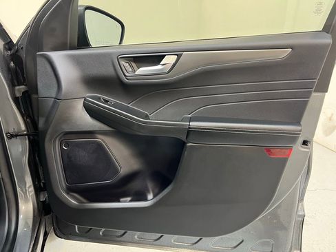 Used 2024 Ford Escape SE image 30