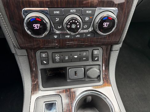 Used 2015 Chevrolet Traverse LTZ image 18