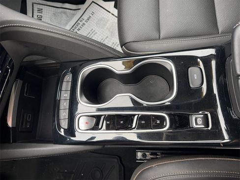 Used 2021 Buick Envision Essence w/ Technology Package I image 23