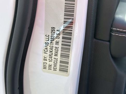 Used 2023 Jeep Grand Cherokee L Laredo AWD/4WD image 16