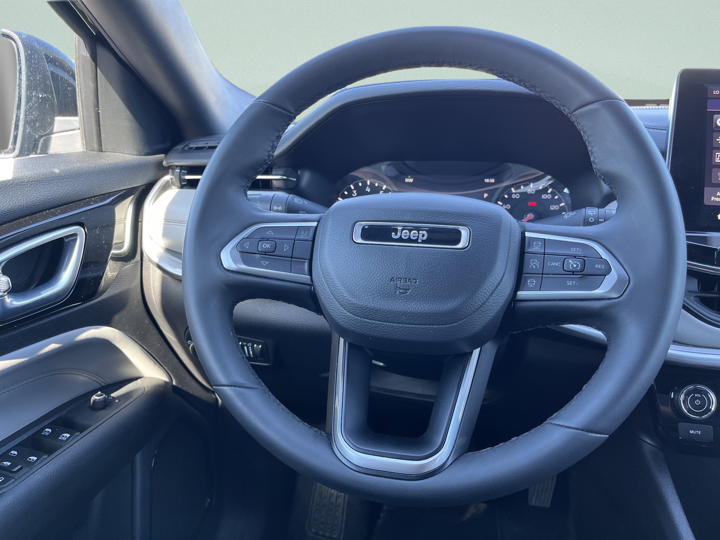 Used 2025 Jeep Compass Limited AWD/4WD image 25
