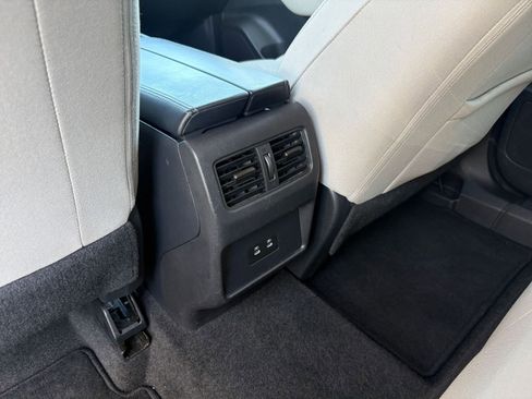Used 2025 Nissan Rogue SV FWD image 24